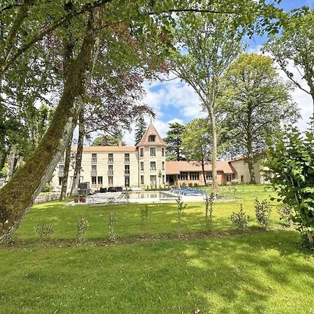 Le Manoir Des Perrieres Bed & Breakfast Rochechouart Bagian luar foto