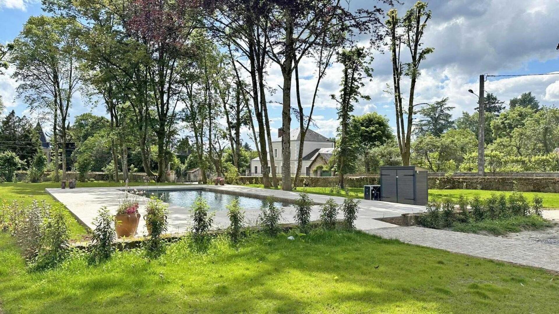 Le Manoir Des Perrieres Bed & Breakfast Rochechouart Bagian luar foto