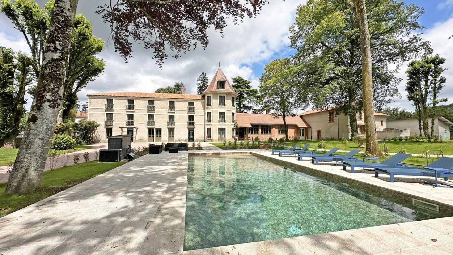 Le Manoir Des Perrieres Bed & Breakfast Rochechouart Bagian luar foto