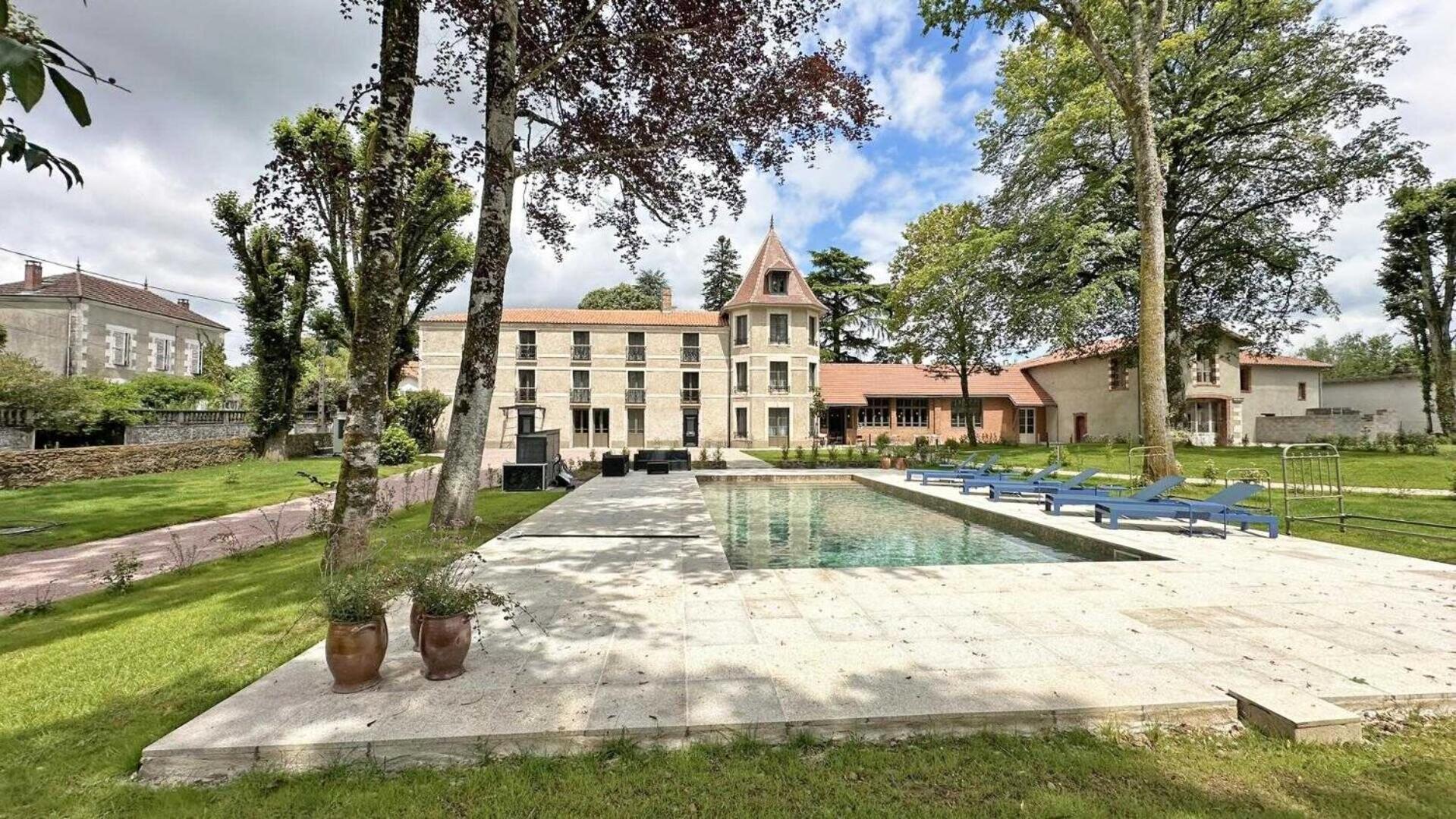 Le Manoir Des Perrieres Bed & Breakfast Rochechouart Bagian luar foto