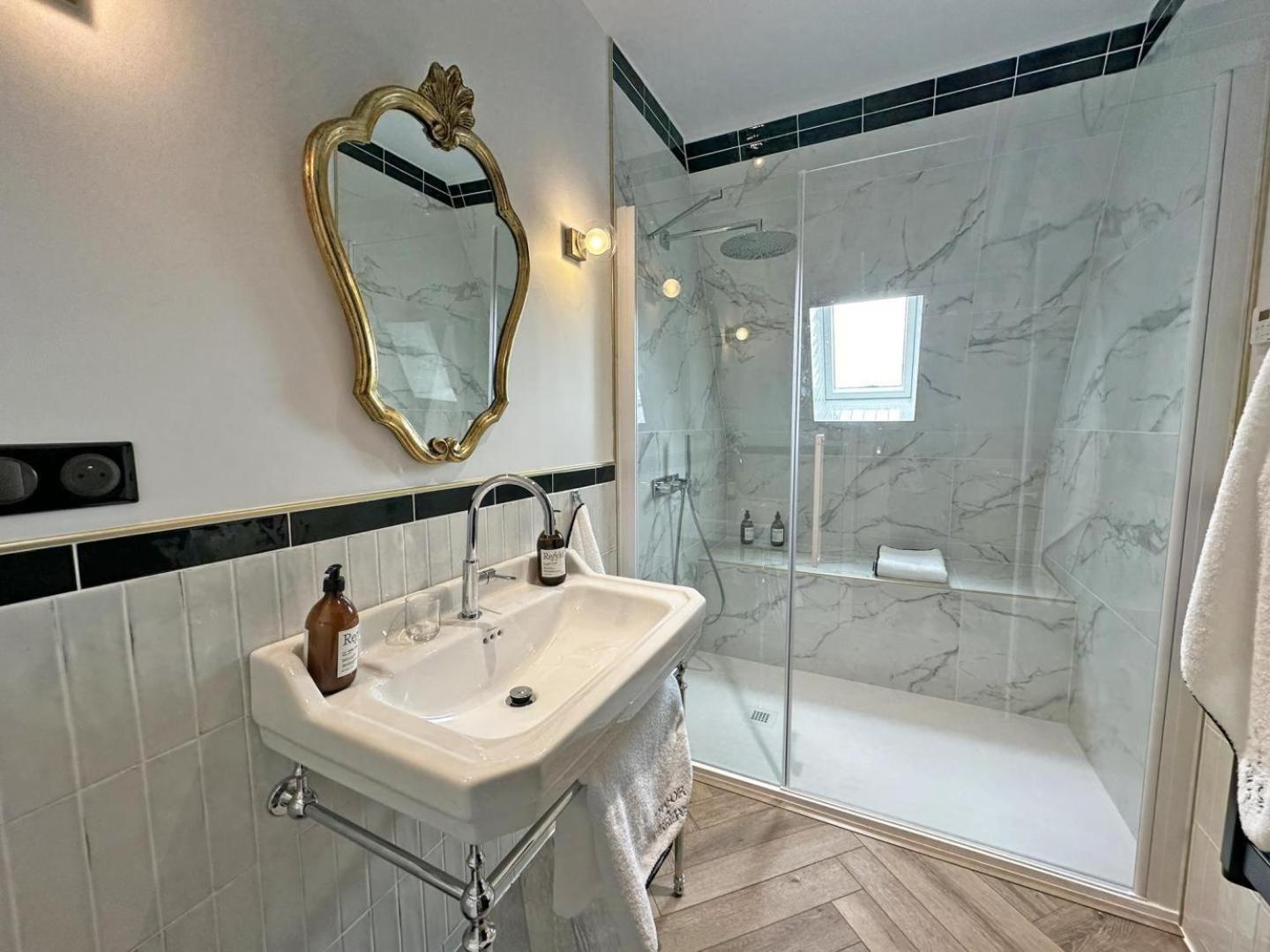 Le Manoir Des Perrieres Bed & Breakfast Rochechouart Bagian luar foto