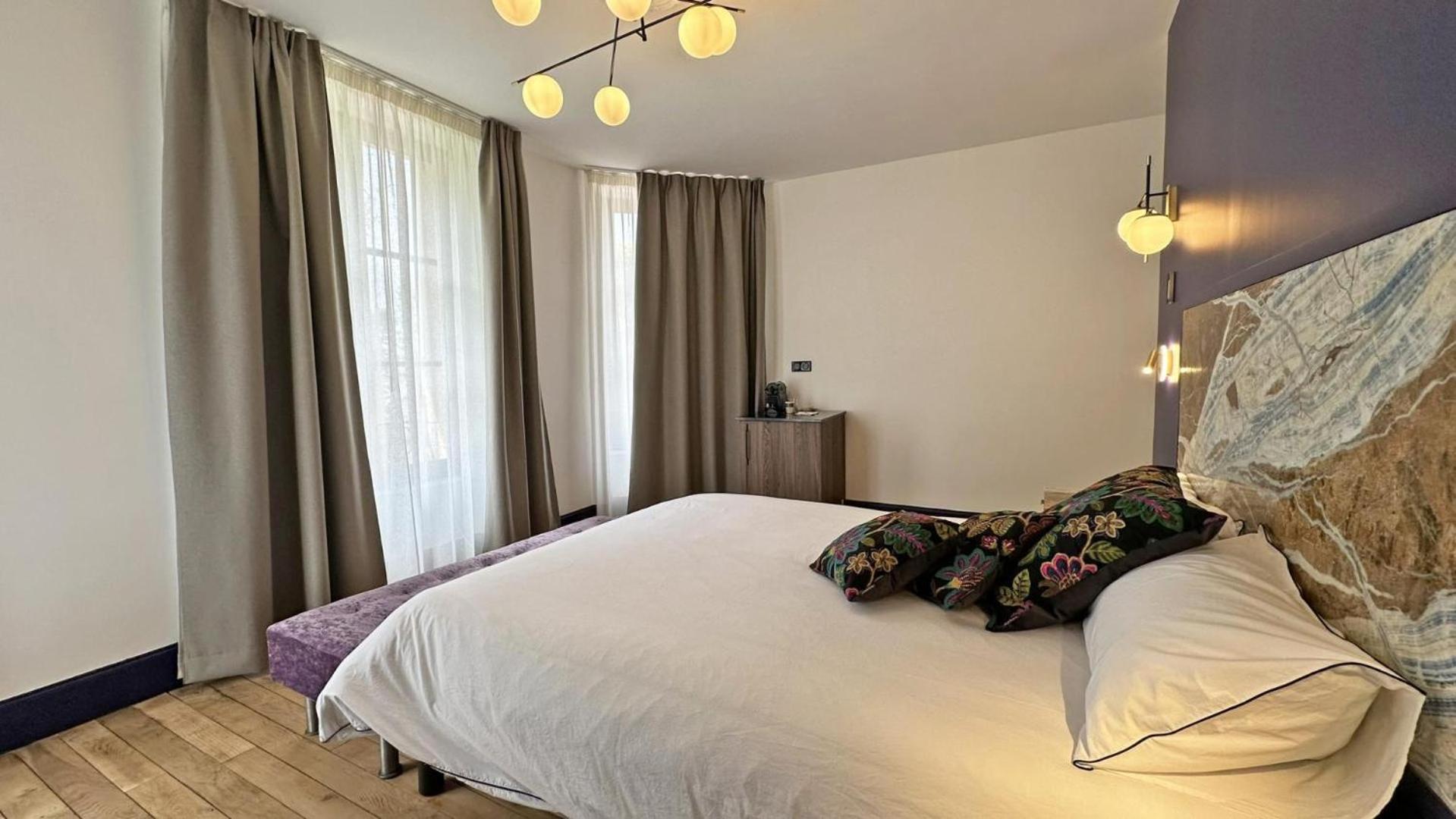 Le Manoir Des Perrieres Bed & Breakfast Rochechouart Bagian luar foto