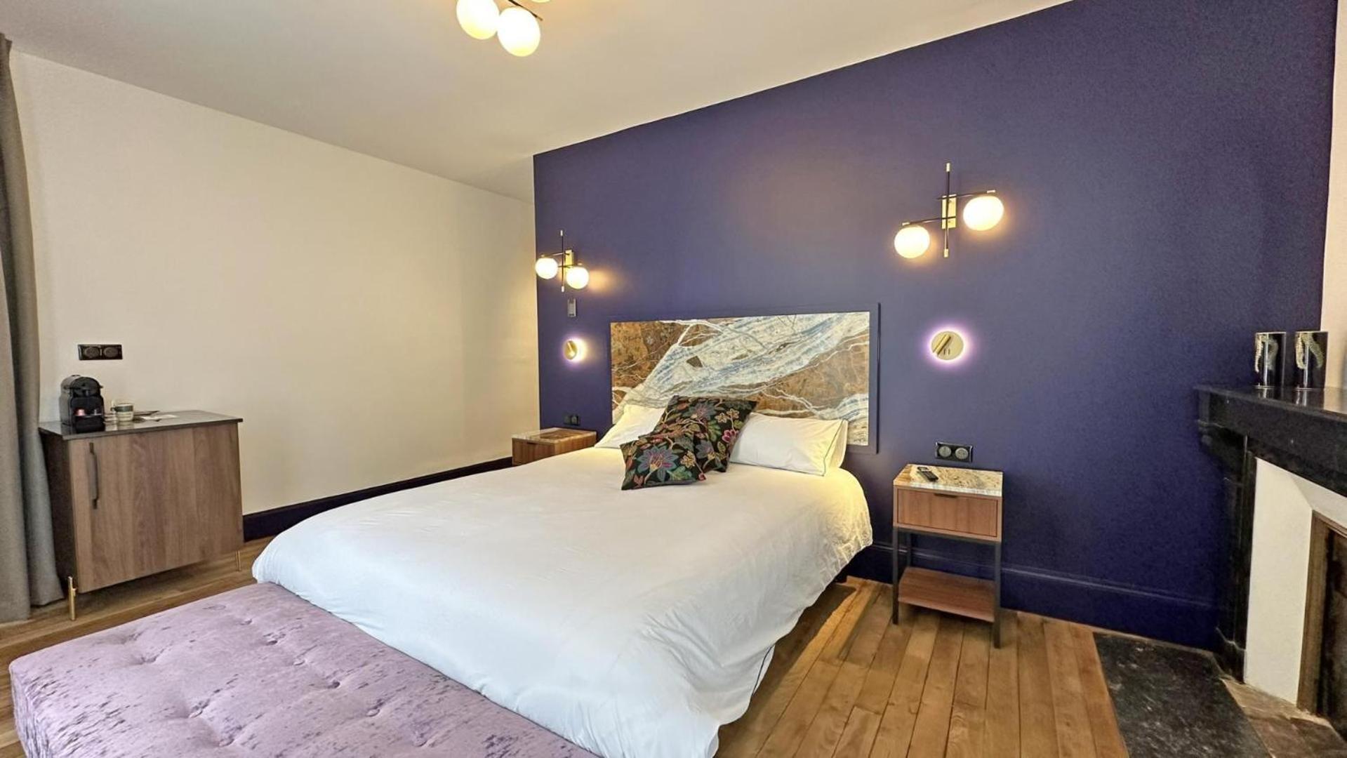 Le Manoir Des Perrieres Bed & Breakfast Rochechouart Bagian luar foto