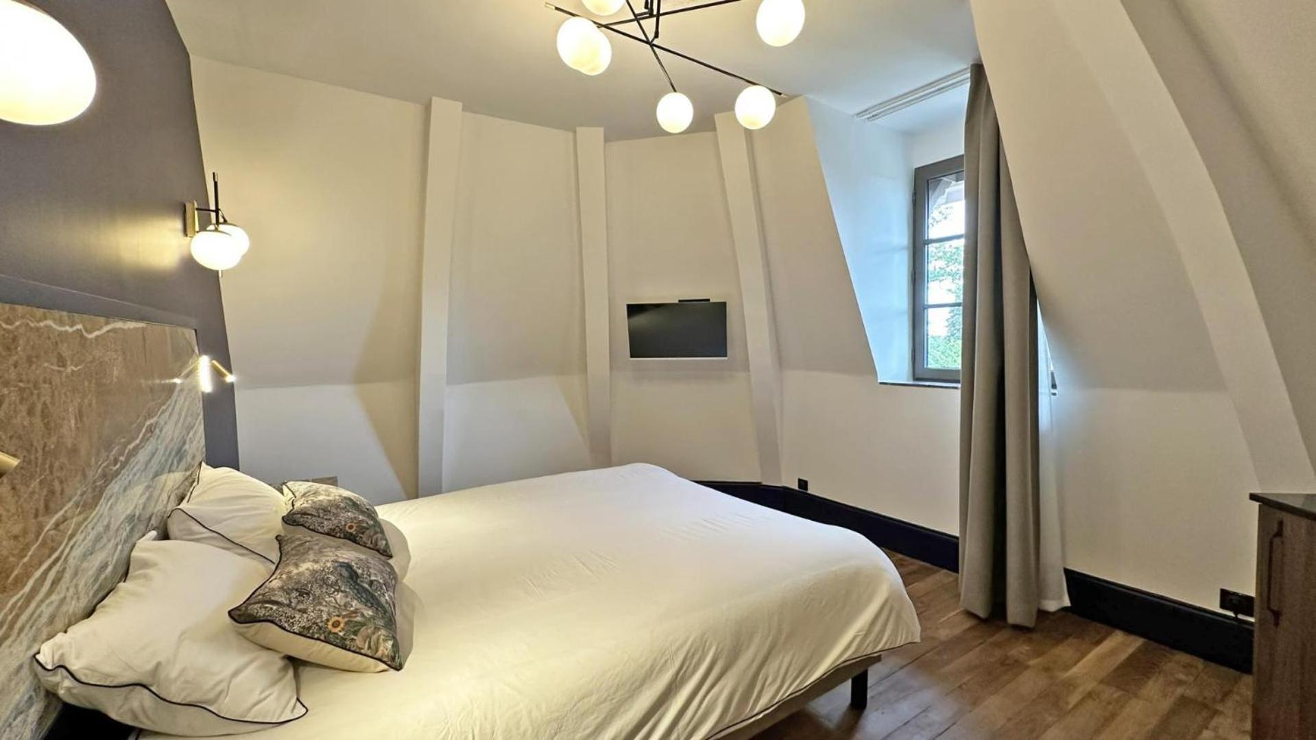 Le Manoir Des Perrieres Bed & Breakfast Rochechouart Bagian luar foto