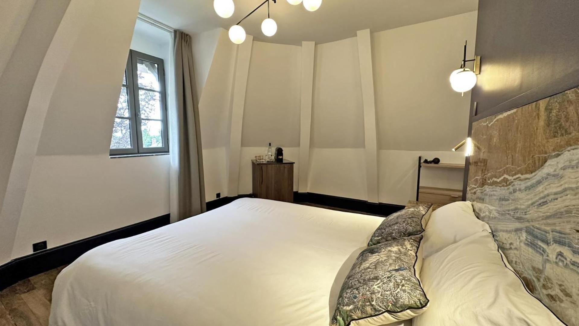 Le Manoir Des Perrieres Bed & Breakfast Rochechouart Bagian luar foto