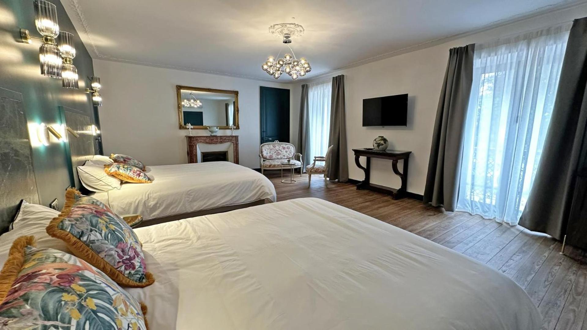 Le Manoir Des Perrieres Bed & Breakfast Rochechouart Bagian luar foto