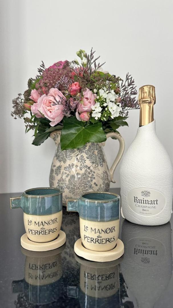 Le Manoir Des Perrieres Bed & Breakfast Rochechouart Bagian luar foto