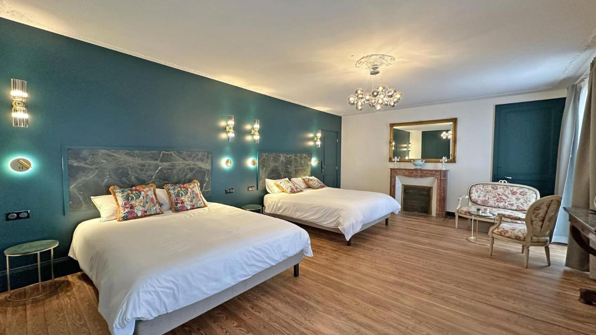 Le Manoir Des Perrieres Bed & Breakfast Rochechouart Bagian luar foto