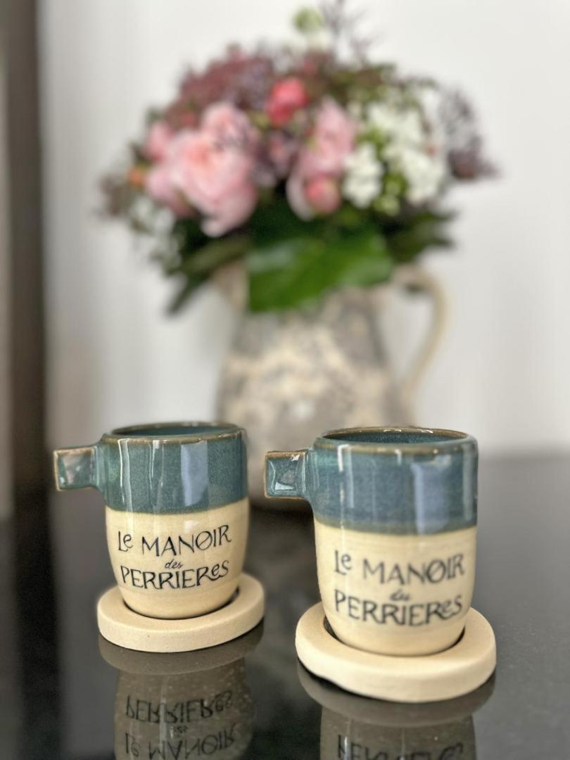 Le Manoir Des Perrieres Bed & Breakfast Rochechouart Bagian luar foto