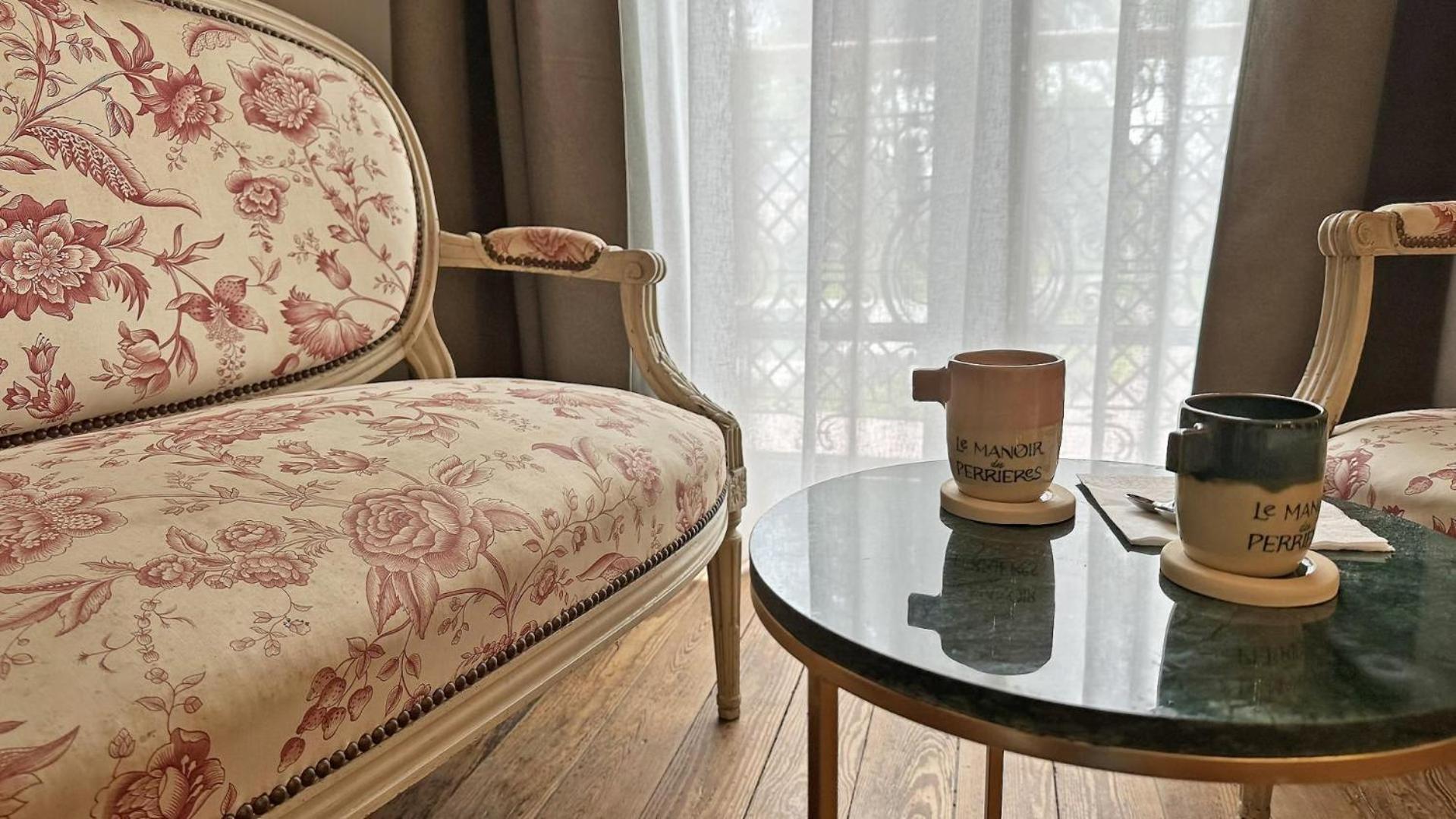 Le Manoir Des Perrieres Bed & Breakfast Rochechouart Bagian luar foto