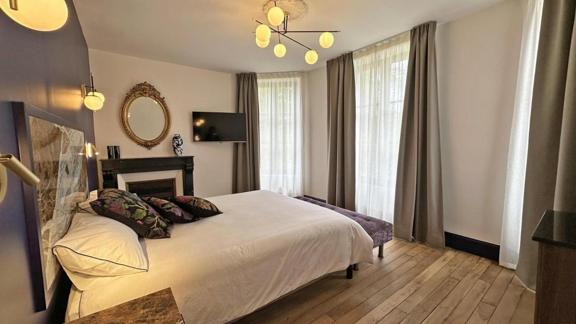 Le Manoir Des Perrieres Bed & Breakfast Rochechouart Bagian luar foto