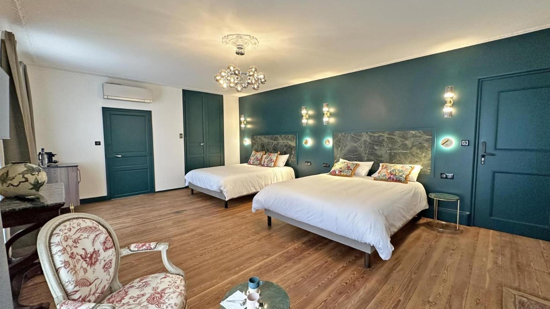 Le Manoir Des Perrieres Bed & Breakfast Rochechouart Bagian luar foto