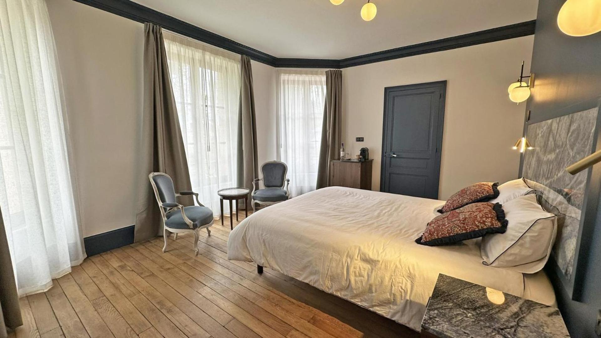 Le Manoir Des Perrieres Bed & Breakfast Rochechouart Bagian luar foto