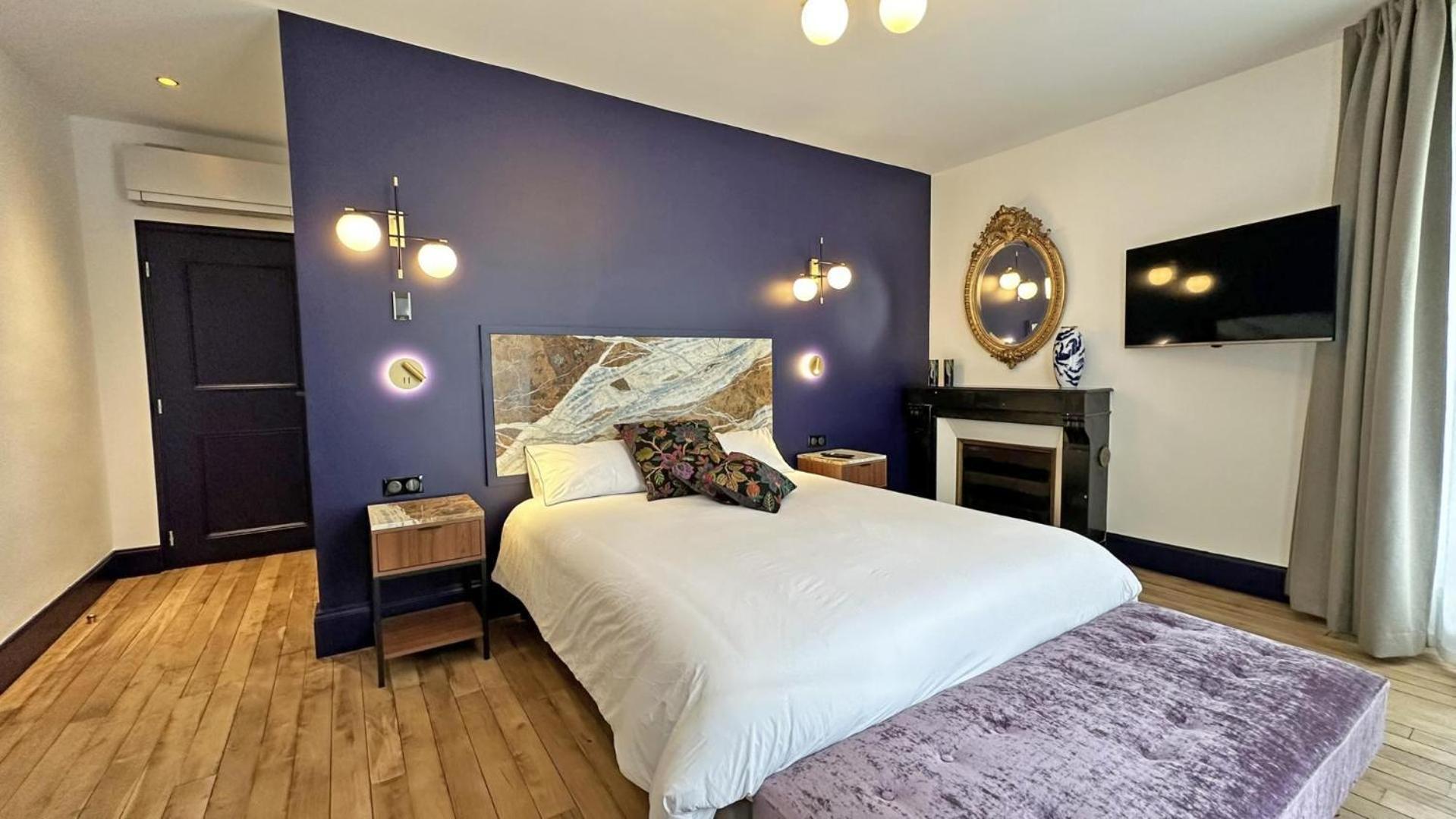 Le Manoir Des Perrieres Bed & Breakfast Rochechouart Bagian luar foto