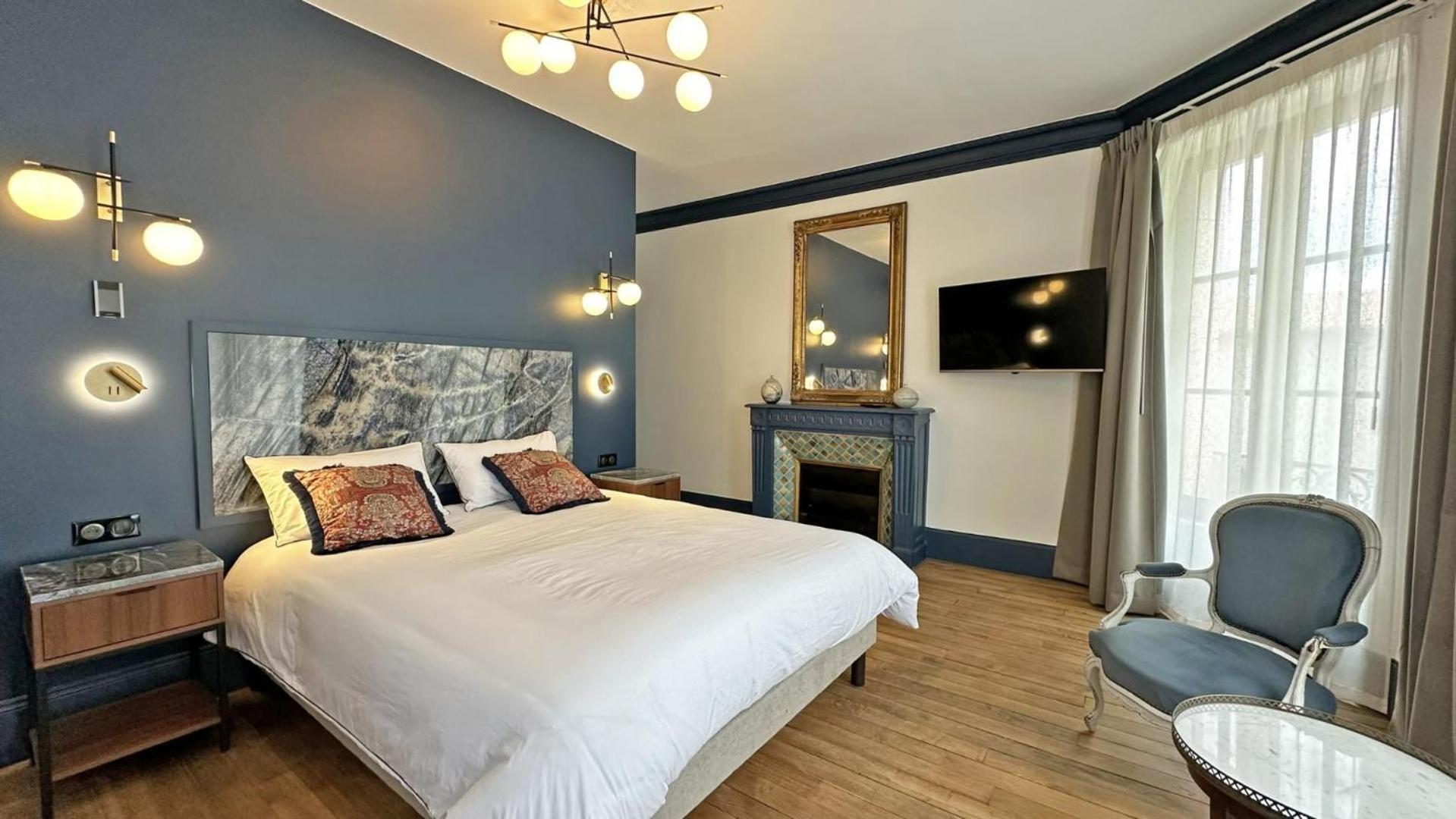 Le Manoir Des Perrieres Bed & Breakfast Rochechouart Bagian luar foto