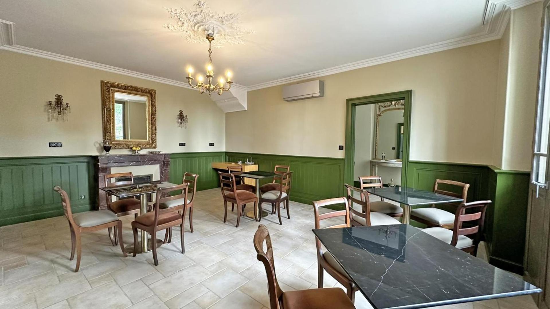 Le Manoir Des Perrieres Bed & Breakfast Rochechouart Bagian luar foto