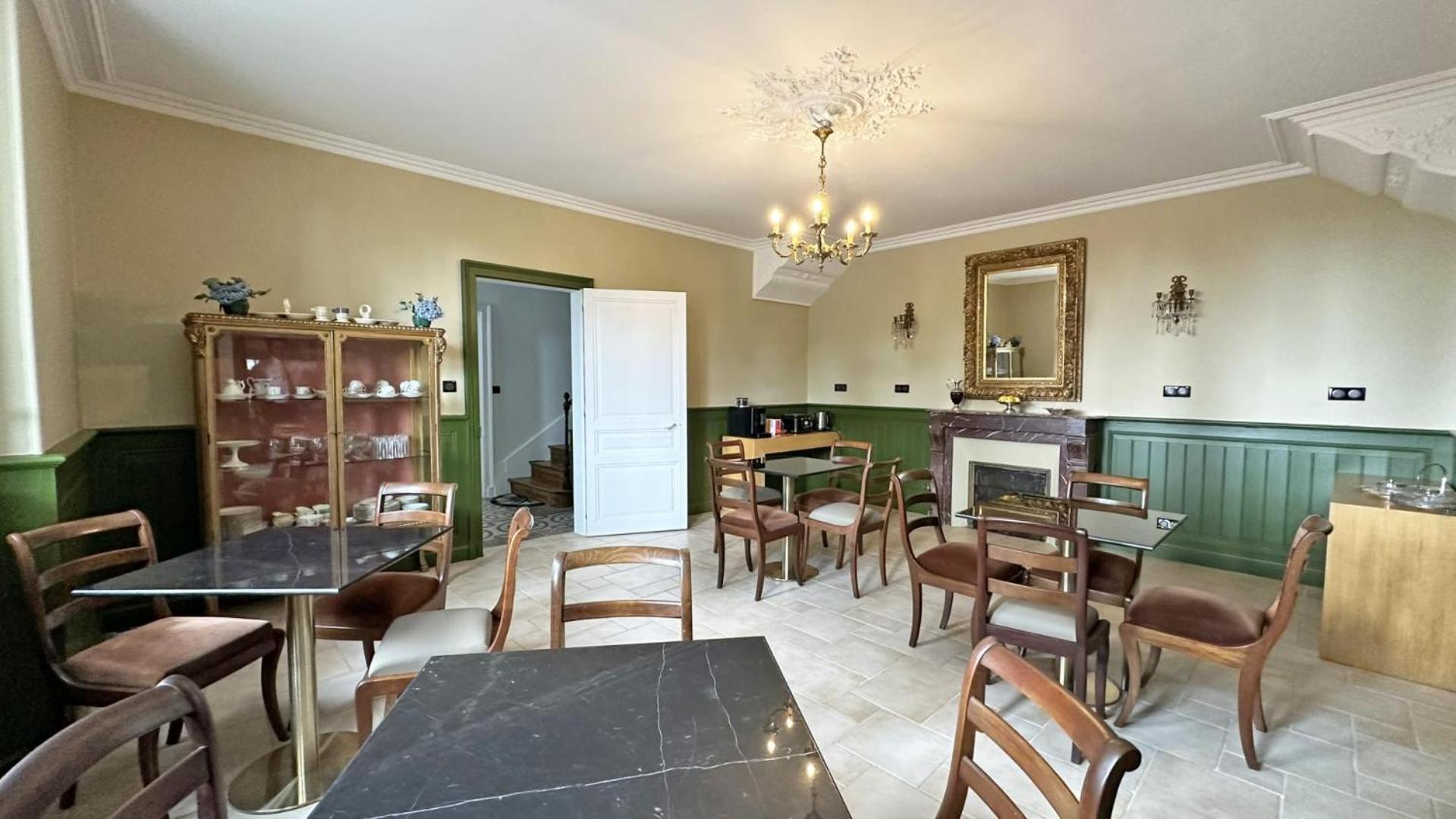 Le Manoir Des Perrieres Bed & Breakfast Rochechouart Bagian luar foto
