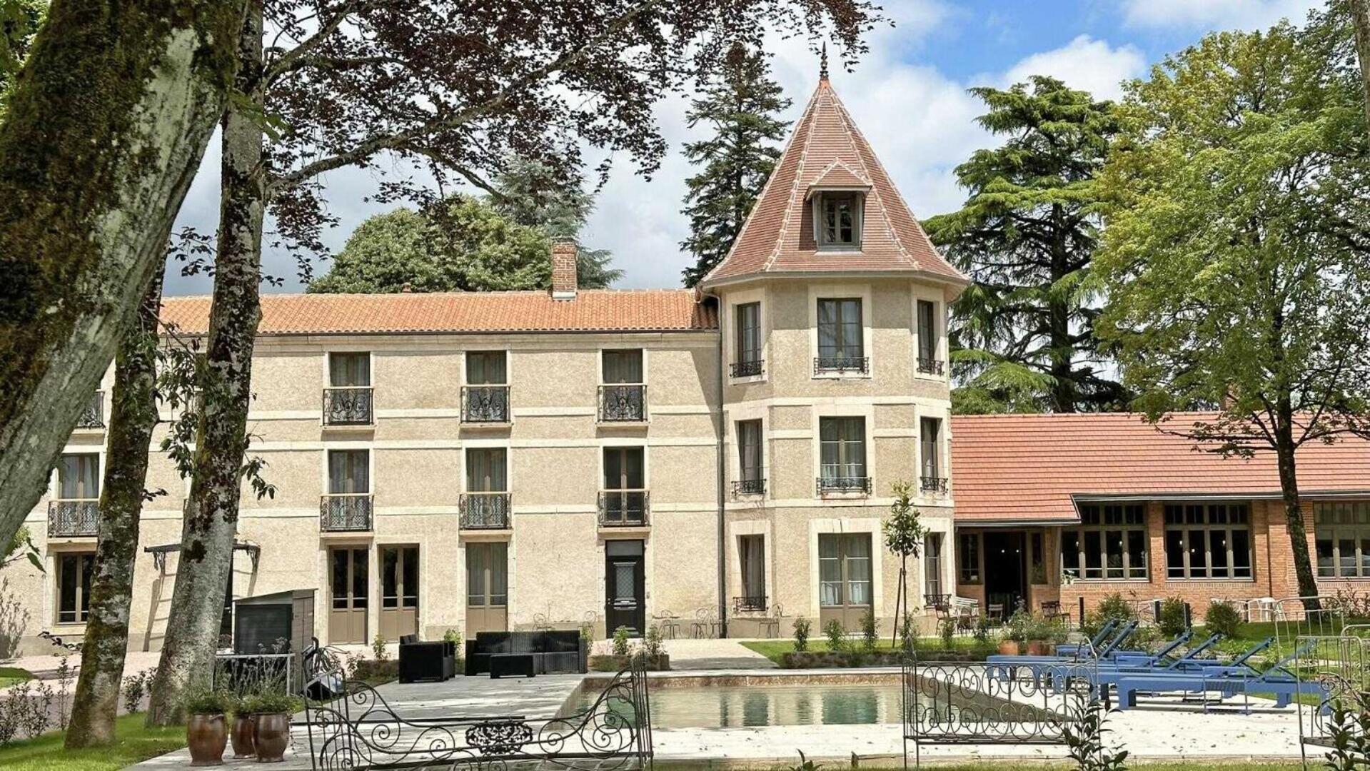 Le Manoir Des Perrieres Bed & Breakfast Rochechouart Bagian luar foto