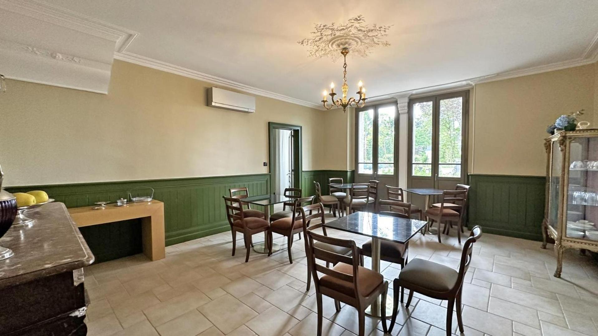 Le Manoir Des Perrieres Bed & Breakfast Rochechouart Bagian luar foto